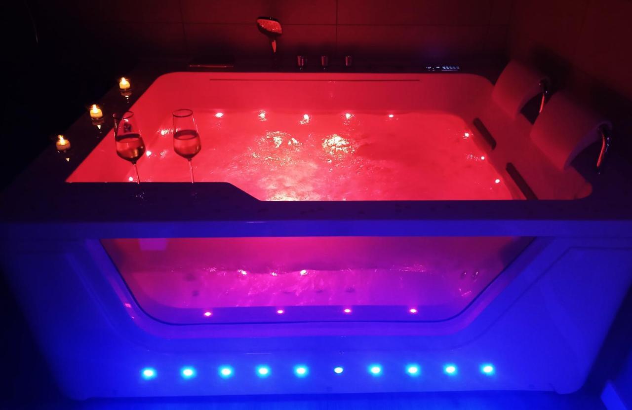La Passionnante Gite Avec Spa Privatif Saint-Philbert-de-Bouaine Kültér fotó