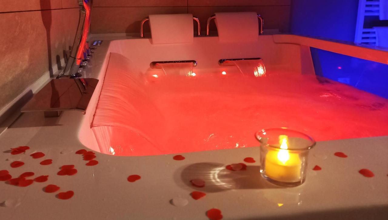 La Passionnante Gite Avec Spa Privatif Saint-Philbert-de-Bouaine Kültér fotó